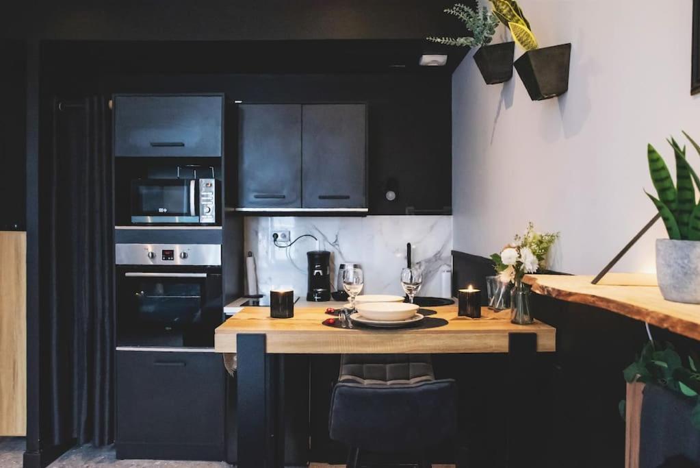 Room, La Douce Angevine Apartment