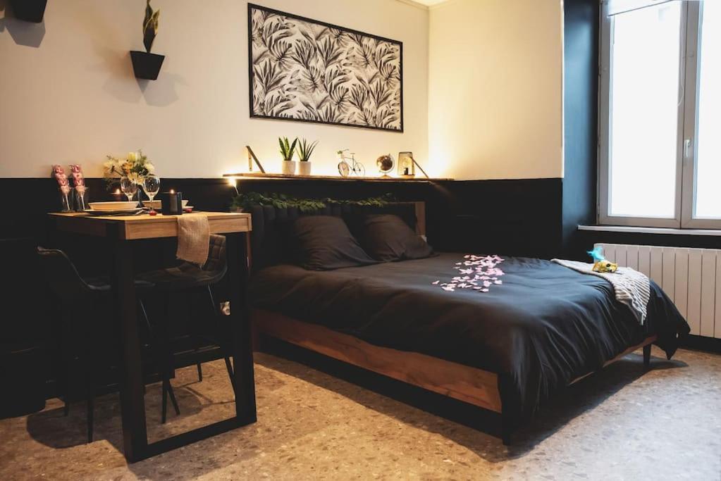 Room, La Douce Angevine